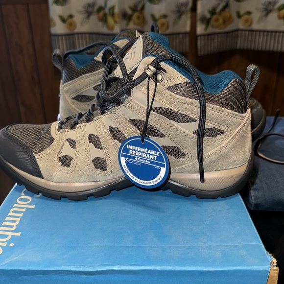 Columbia hiking boots NWT - Picture 3 of 4